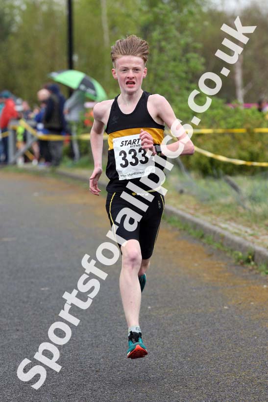 Boys and girls under-15s, Elswick Good Friday Road Races. Photo: David T. Hewitson/Sports for All Pics